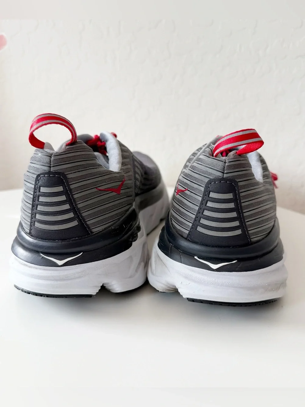 Hoka One One Shoes Men’s Bondi 6 Running Sneaker Gray Red